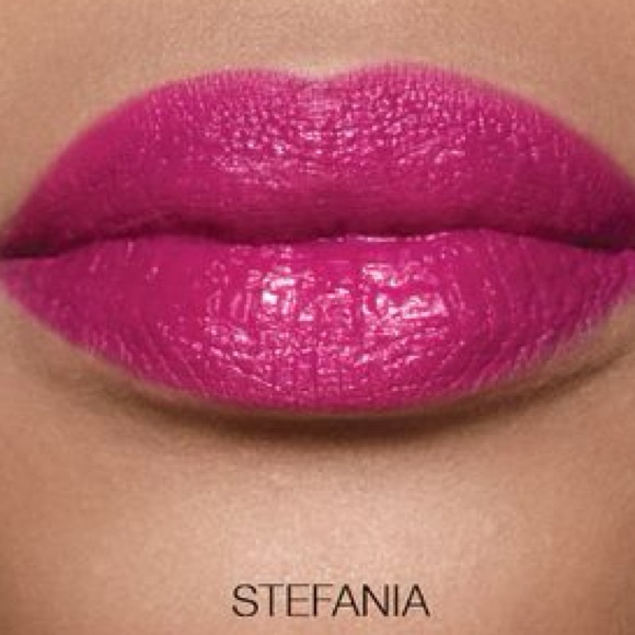 NARS Audacious Lipstick in Stefania - Picture 9 of 9